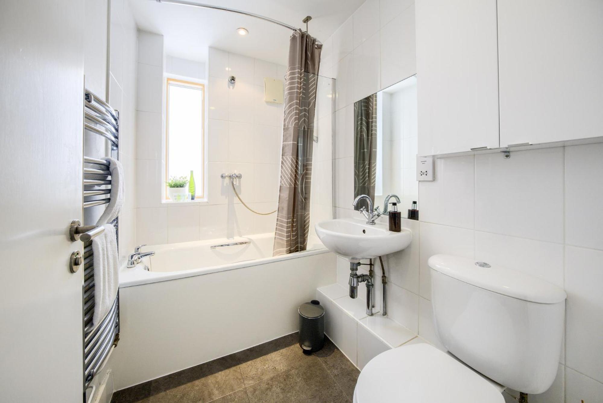 Coventry Large 4-Bed Townhouse By Empower Homes Екстериор снимка