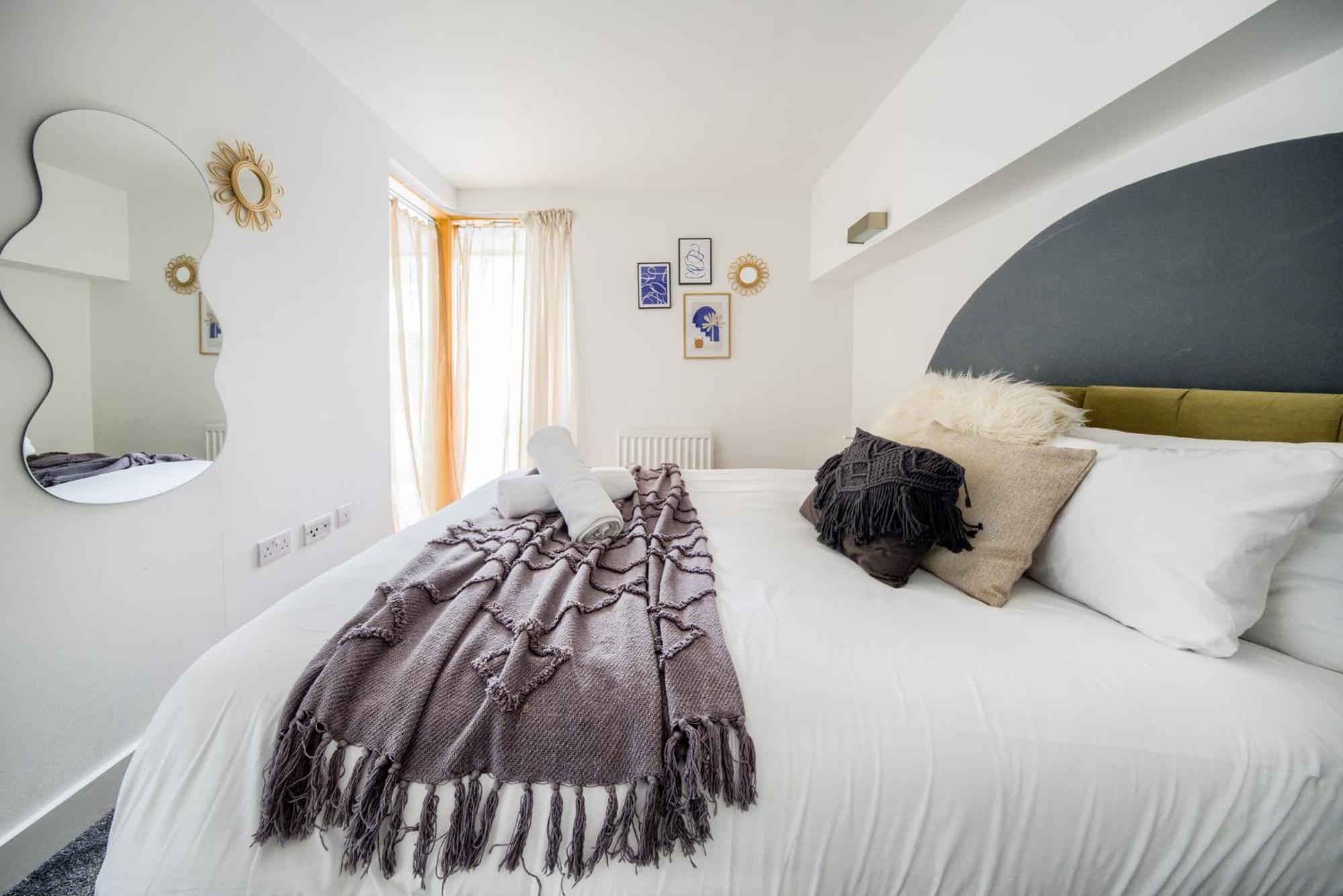 Coventry Large 4-Bed Townhouse By Empower Homes Екстериор снимка