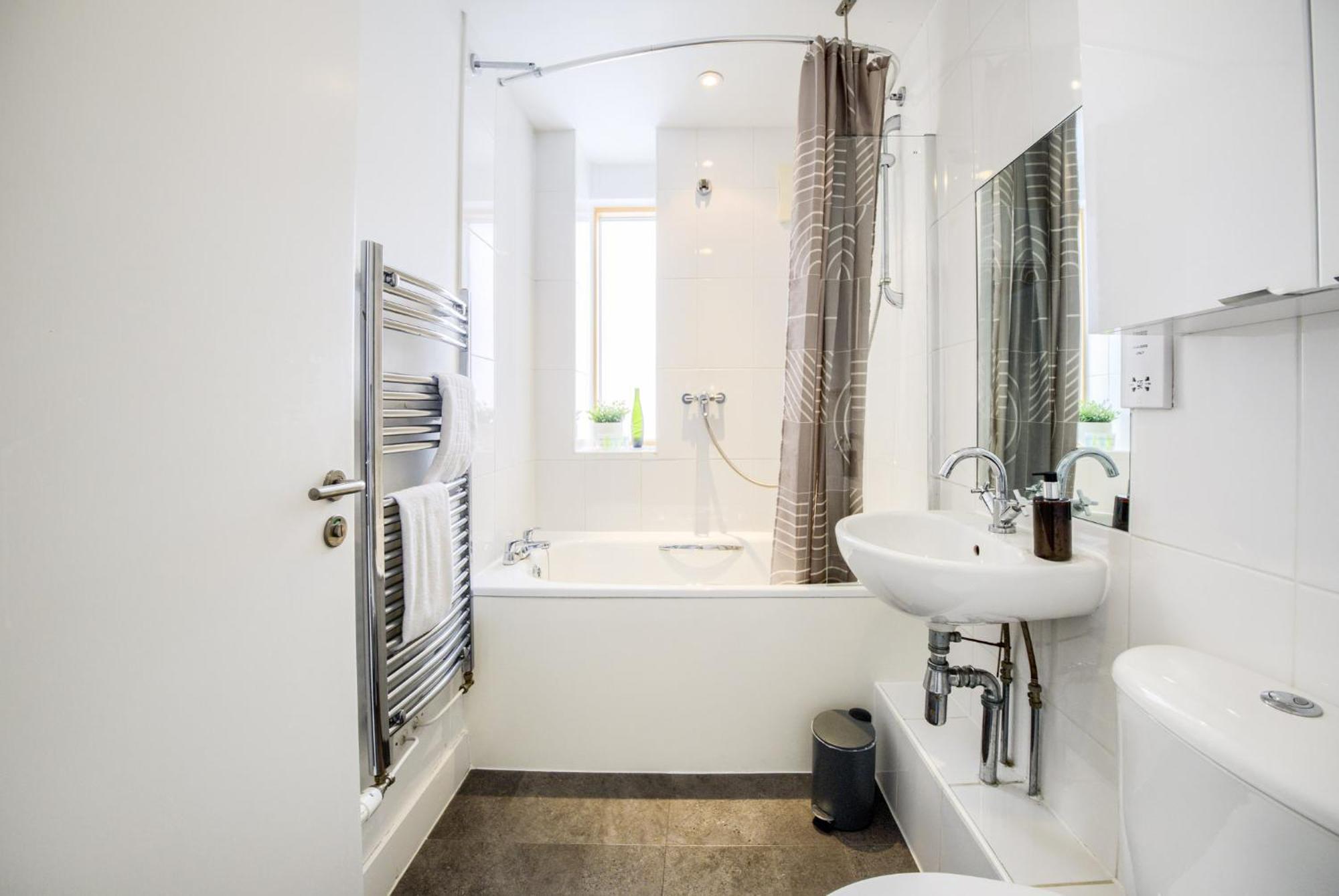 Coventry Large 4-Bed Townhouse By Empower Homes Екстериор снимка