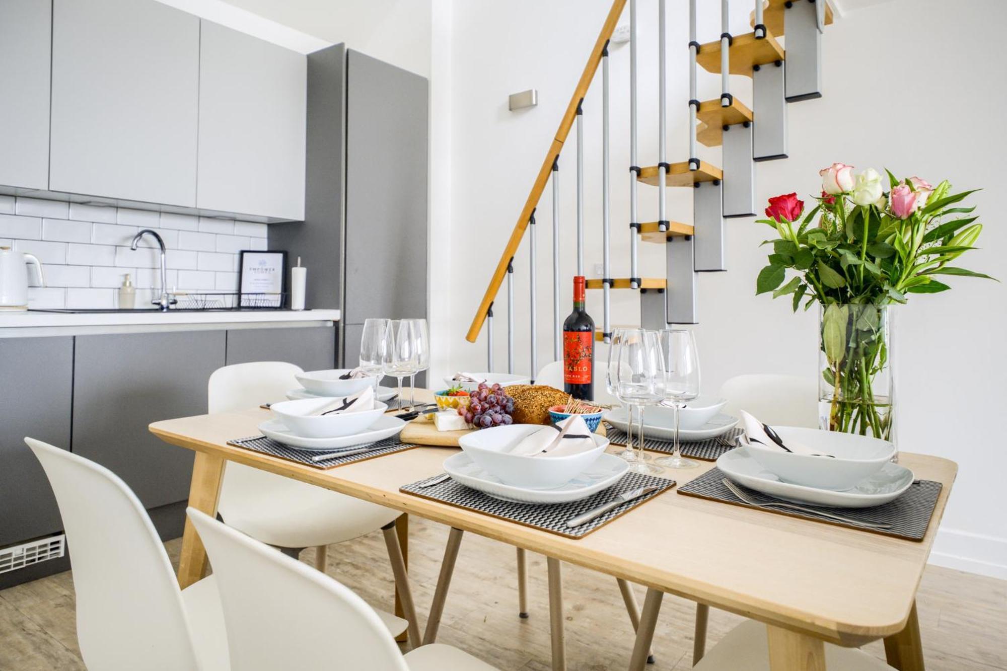 Coventry Large 4-Bed Townhouse By Empower Homes Екстериор снимка
