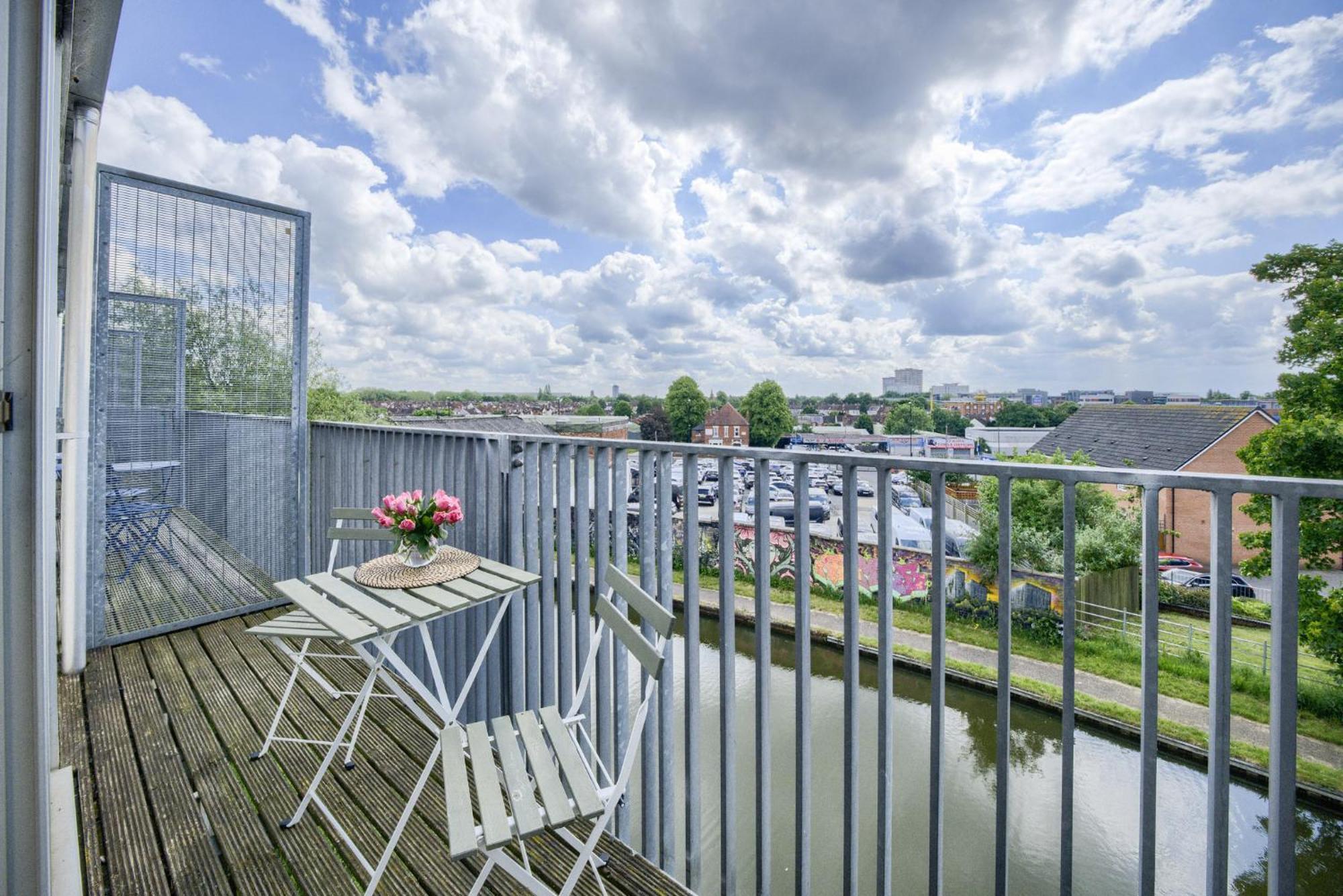 Coventry Large 4-Bed Townhouse By Empower Homes Екстериор снимка