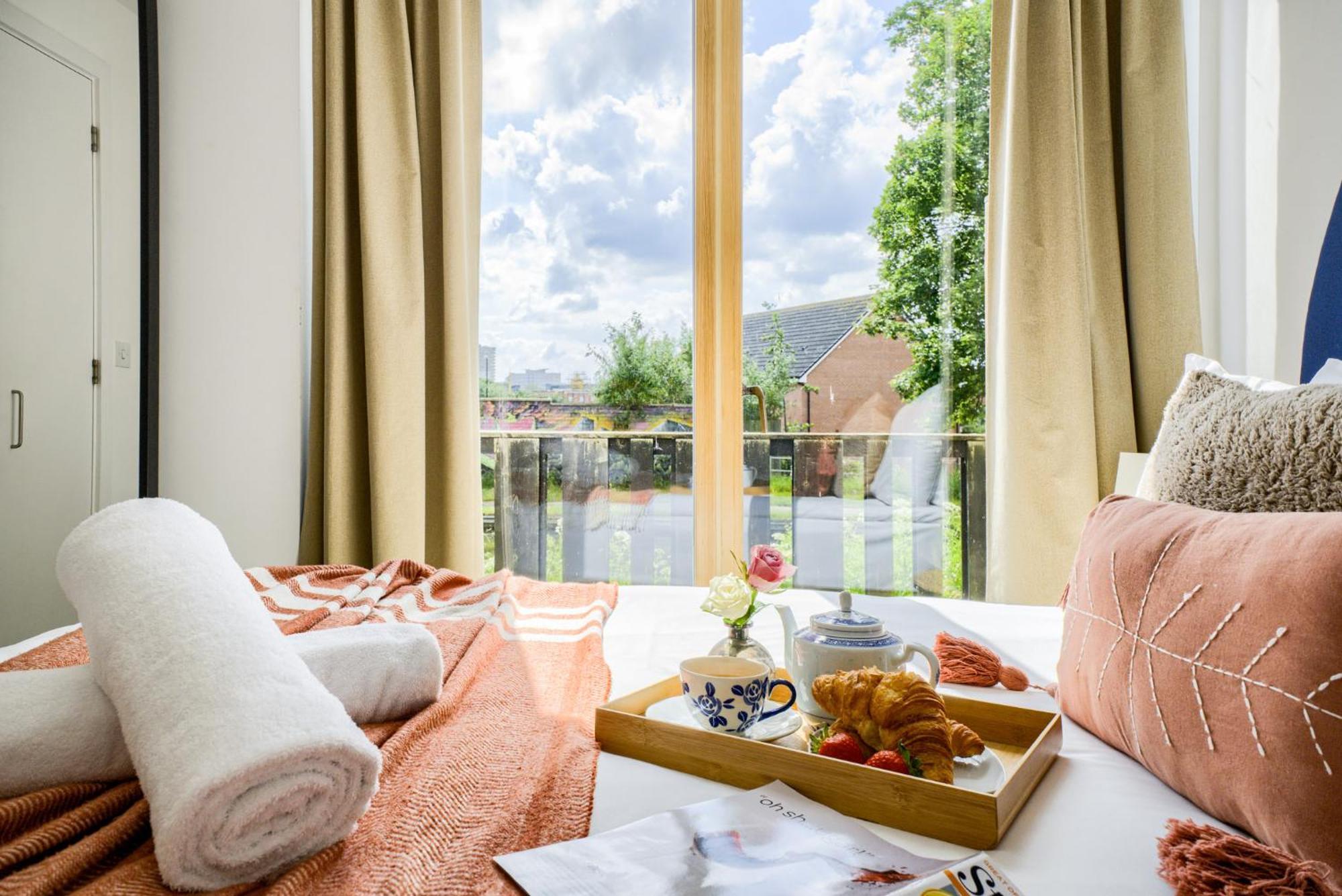 Coventry Large 4-Bed Townhouse By Empower Homes Екстериор снимка