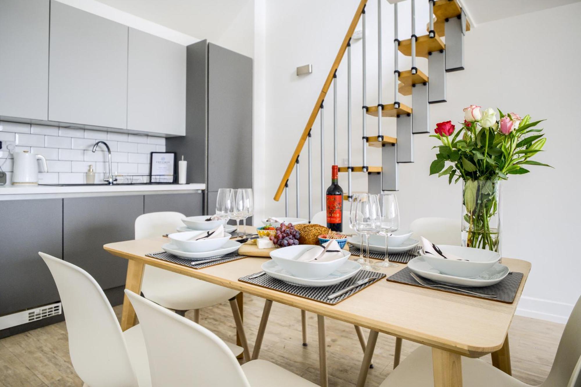 Coventry Large 4-Bed Townhouse By Empower Homes Екстериор снимка