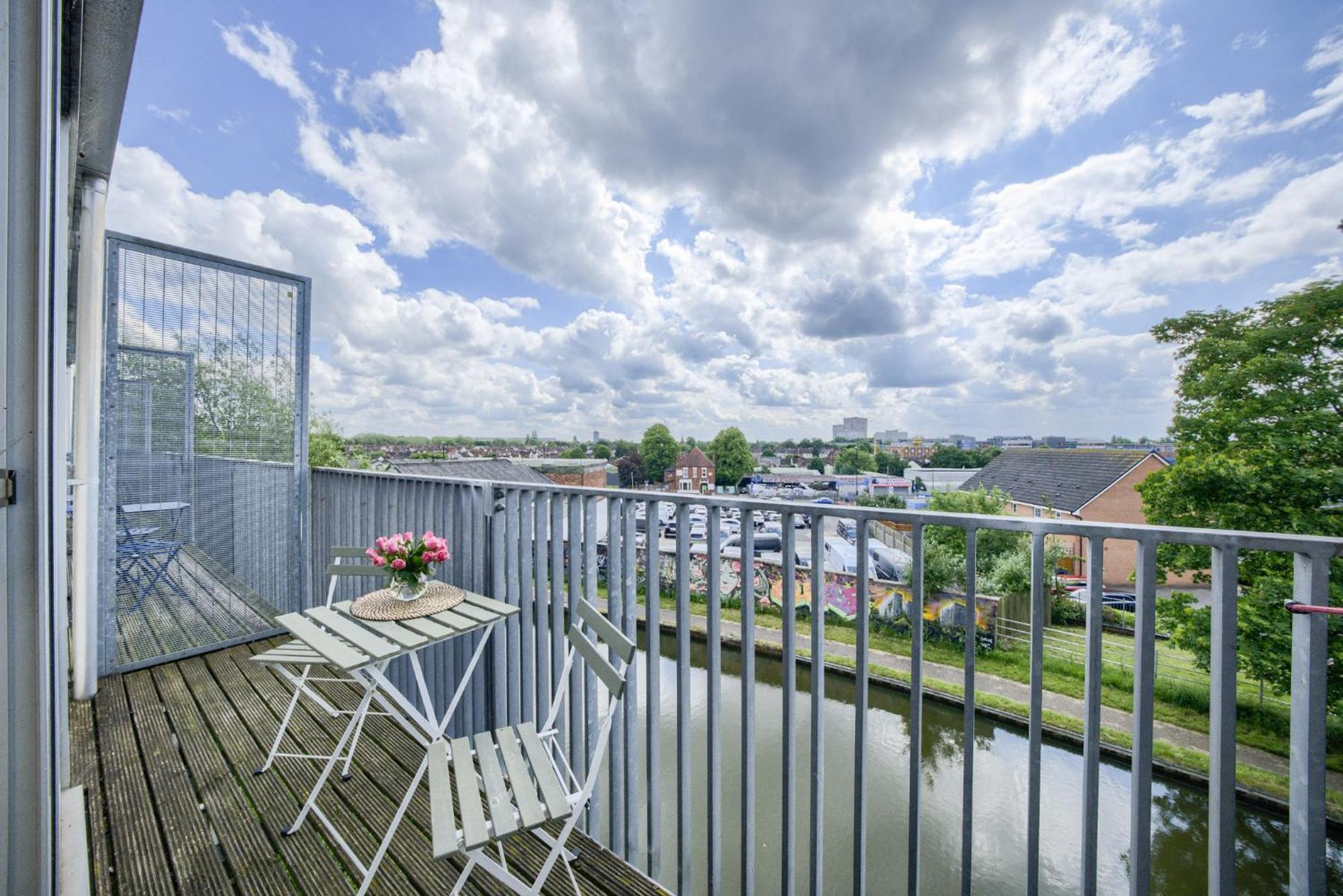 Coventry Large 4-Bed Townhouse By Empower Homes Екстериор снимка