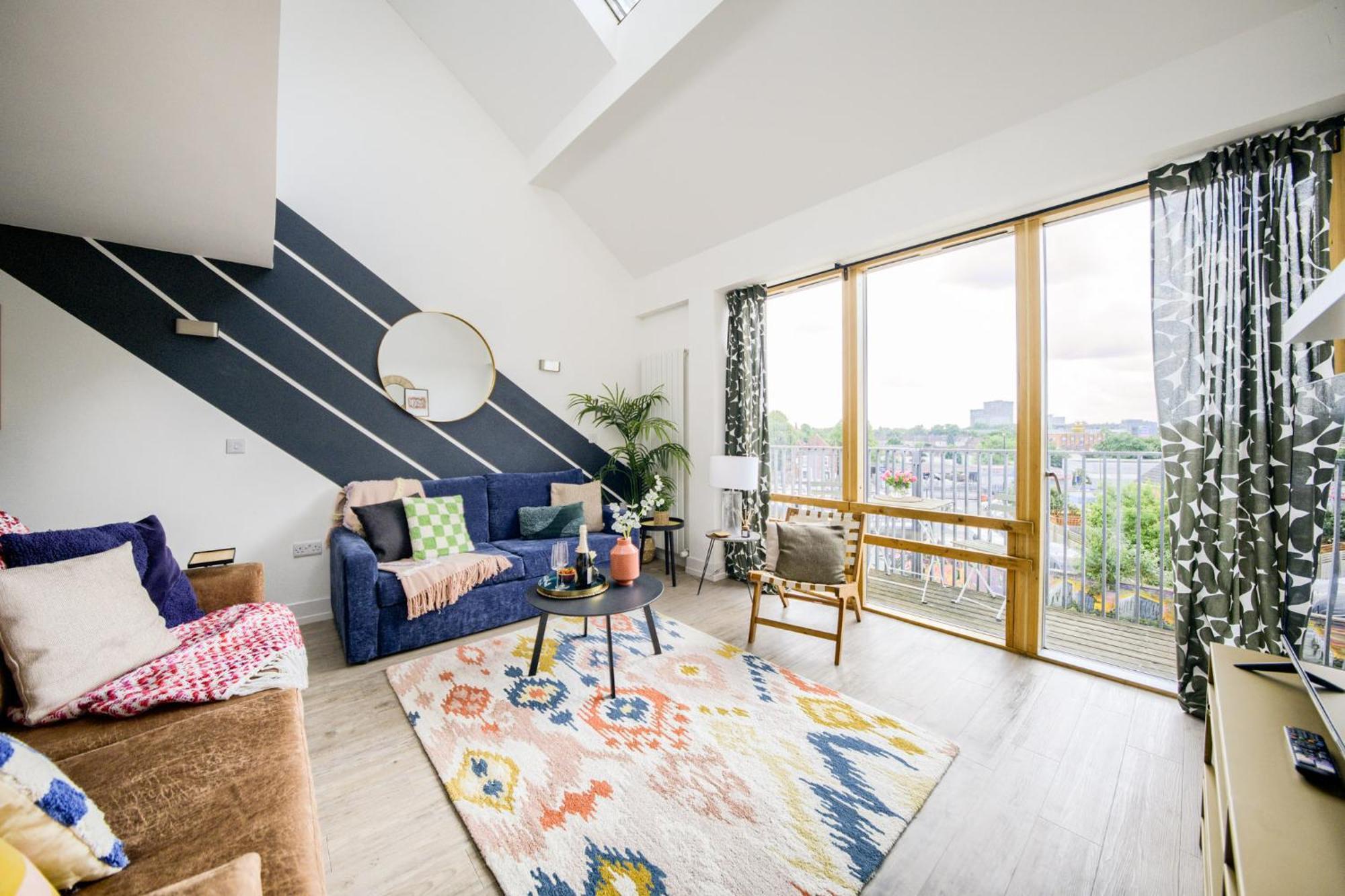 Coventry Large 4-Bed Townhouse By Empower Homes Екстериор снимка